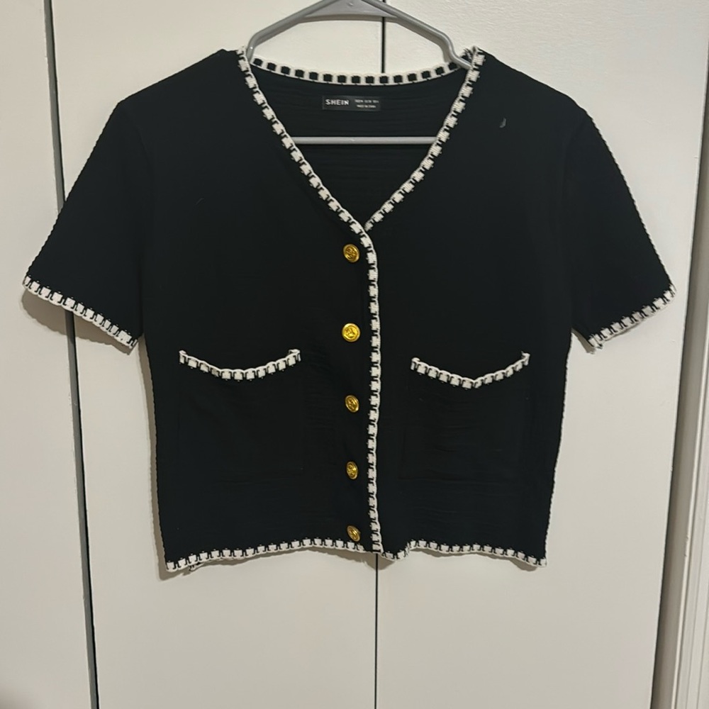 Short Sleeve Buttoned Sweater